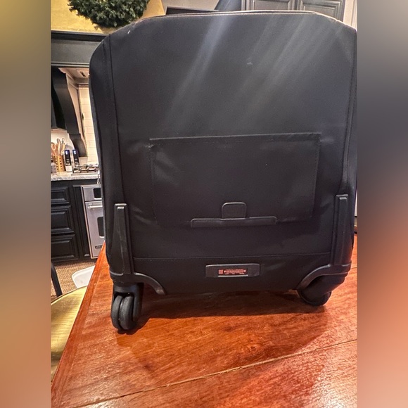 Tumi Oxford compact carry-on - Picture 9 of 17